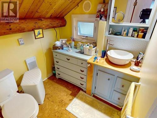 4304 Sanderson Road, Texada Island, BC - Indoor Photo Showing Bathroom