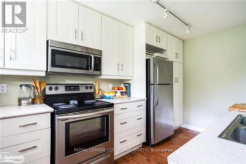 63 Maple Street, Collingwood, ON - Indoor Photo Showing Kitchen