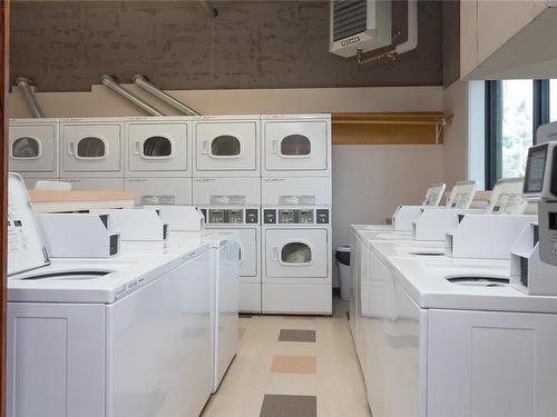 301-647 Michigan St, Victoria, BC - Indoor Photo Showing Laundry Room