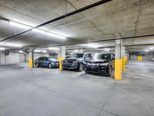 Garage - 903-2110 Rue Caroline-Béique, Montréal (Ahuntsic-Cartierville), QC - Indoor Photo Showing Garage