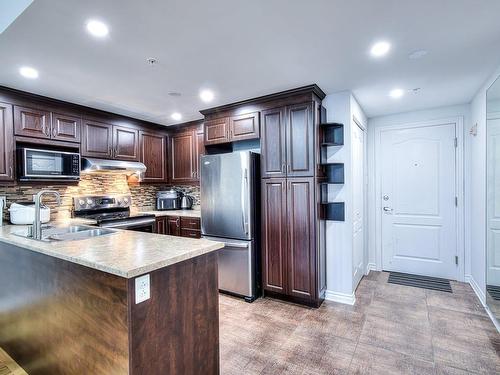 Hall d'entrÃ©e - 903-2110 Rue Caroline-Béique, Montréal (Ahuntsic-Cartierville), QC - Indoor Photo Showing Kitchen With Double Sink