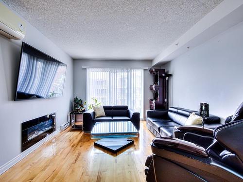 Salon - 903-2110 Rue Caroline-Béique, Montréal (Ahuntsic-Cartierville), QC - Indoor Photo Showing Living Room With Fireplace