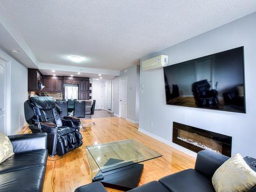 Overall view - 903-2110 Rue Caroline-Béique, Montréal (Ahuntsic-Cartierville), QC - Indoor Photo Showing Living Room With Fireplace