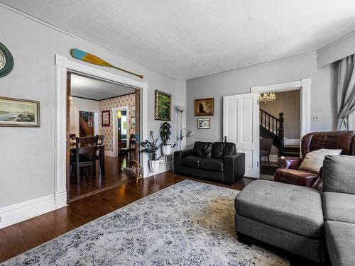 511 Brink Street, Ashcroft, BC - Indoor Photo Showing Living Room