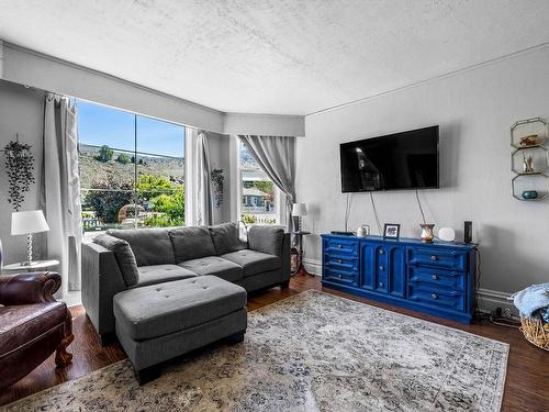 511 Brink Street, Ashcroft, BC - Indoor Photo Showing Living Room