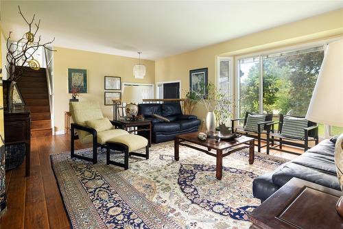 497 Eldorado Road, Kelowna, BC - Indoor Photo Showing Living Room
