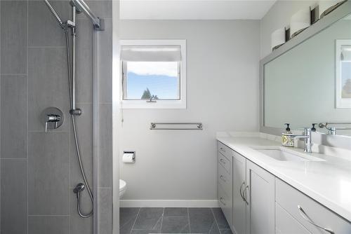 497 Eldorado Road, Kelowna, BC - Indoor Photo Showing Bathroom