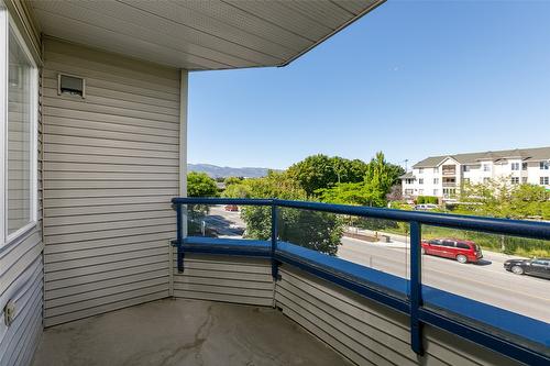 202-3157 Casorso Road, Kelowna, BC - Outdoor With Exterior