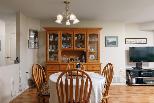 202-3157 Casorso Road, Kelowna, BC - Indoor Photo Showing Dining Room