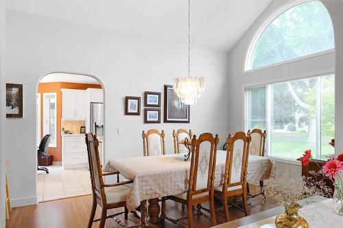 108-650 Lexington Drive, Kelowna, BC - Indoor Photo Showing Dining Room