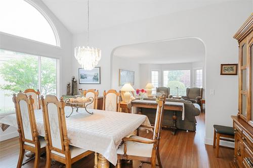 108-650 Lexington Drive, Kelowna, BC - Indoor Photo Showing Dining Room