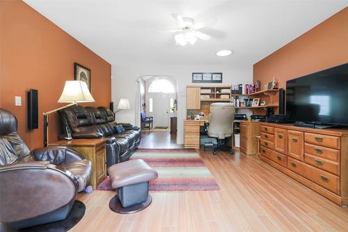 108-650 Lexington Drive, Kelowna, BC - Indoor Photo Showing Other Room