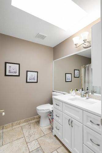 108-650 Lexington Drive, Kelowna, BC - Indoor Photo Showing Bathroom