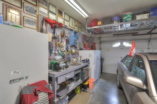108-650 Lexington Drive, Kelowna, BC - Indoor Photo Showing Garage