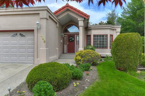 108-650 Lexington Drive, Kelowna, BC - Outdoor With Facade