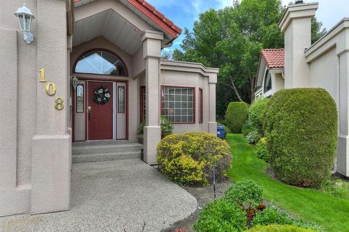 108-650 Lexington Drive, Kelowna, BC - Outdoor