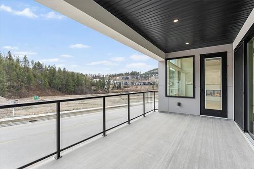 3462 Hilltown Close, Kelowna, BC - Outdoor With Exterior