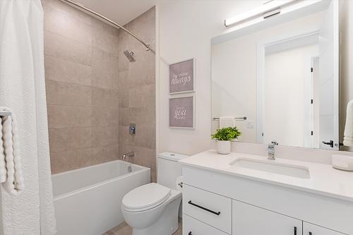 3462 Hilltown Close, Kelowna, BC - Indoor Photo Showing Bathroom