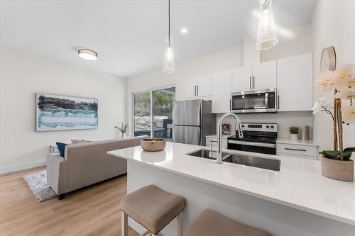 3462 Hilltown Close, Kelowna, BC - Indoor Photo Showing Kitchen With Double Sink With Upgraded Kitchen