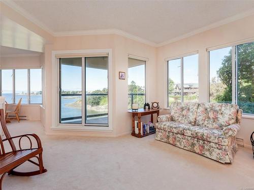 208-205 Kimta Rd, Victoria, BC - Indoor Photo Showing Living Room