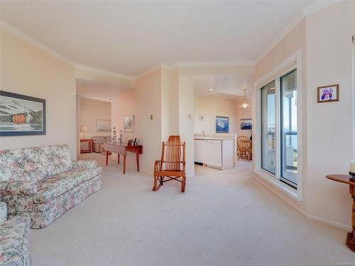 208-205 Kimta Rd, Victoria, BC - Indoor Photo Showing Living Room