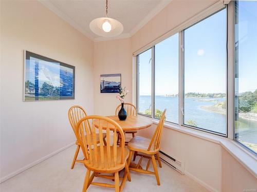 208-205 Kimta Rd, Victoria, BC - Indoor Photo Showing Dining Room