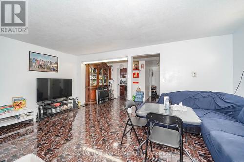 2 - 353 Driftwood Avenue, Toronto W05, ON - Indoor Photo Showing Living Room