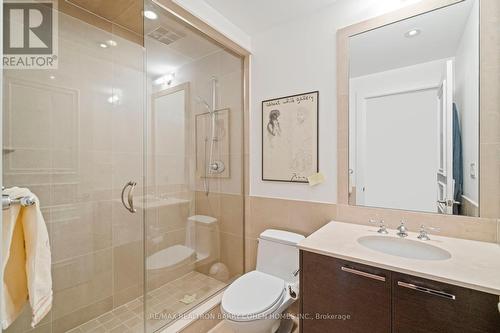 805C - 662 Sheppard Avenue E, Toronto C15, ON - Indoor Photo Showing Bathroom