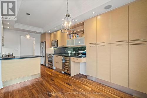 805C - 662 Sheppard Avenue E, Toronto (Bayview Village), ON - Indoor Photo Showing Kitchen