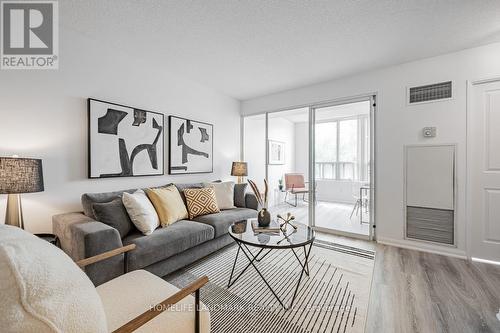 407 - 88 Corporate Drive, Toronto E09, ON - Indoor Photo Showing Living Room