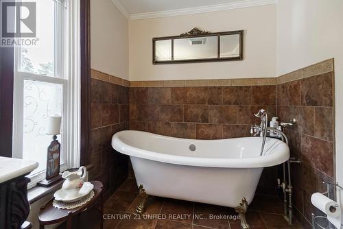 6 Rolliston Street, Smith-Ennismore-Lakefield (Lakefield), ON - Indoor Photo Showing Bathroom