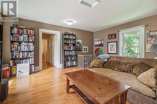 6 Rolliston Street, Smith-Ennismore-Lakefield (Lakefield), ON - Indoor Photo Showing Living Room