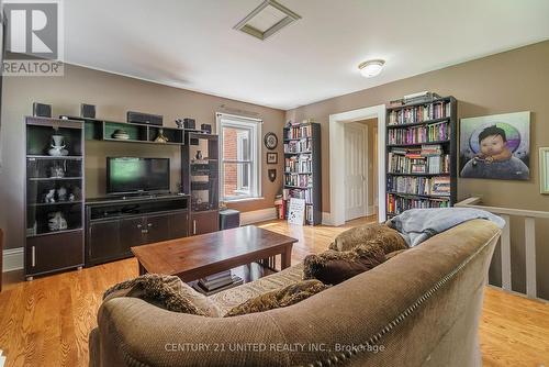 6 Rolliston Street, Smith-Ennismore-Lakefield (Lakefield), ON - Indoor Photo Showing Living Room