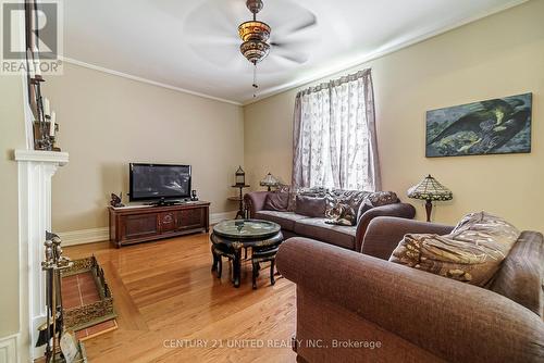 6 Rolliston Street, Smith-Ennismore-Lakefield (Lakefield), ON - Indoor Photo Showing Living Room