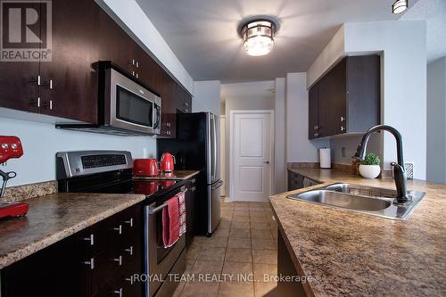 202 - 920 Sheppard Avenue W, Toronto (Bathurst Manor), ON - Indoor Photo Showing Kitchen With Double Sink