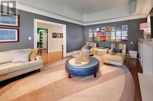 87 Hillhurst Boulevard, Toronto, ON - Indoor Photo Showing Living Room