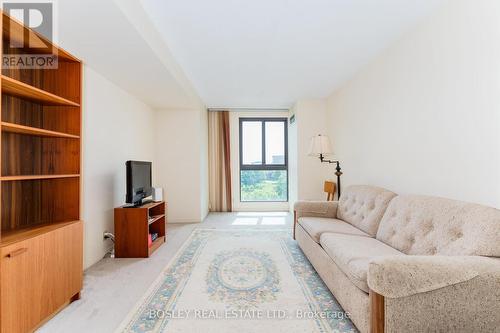 501 - 3 Concorde Place, Toronto, ON - Indoor Photo Showing Living Room