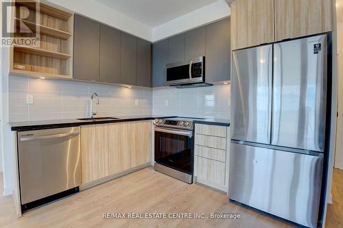 2110 - 4655 Metcalfe Avenue, Mississauga, ON - Indoor Photo Showing Kitchen With Stainless Steel Kitchen With Upgraded Kitchen