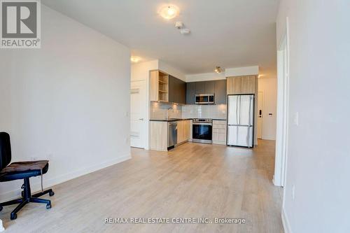 2110 - 4655 Metcalfe Avenue, Mississauga, ON - Indoor Photo Showing Kitchen