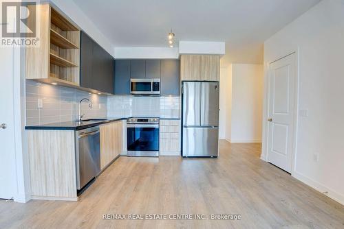 2110 - 4655 Metcalfe Avenue, Mississauga, ON - Indoor Photo Showing Kitchen With Stainless Steel Kitchen