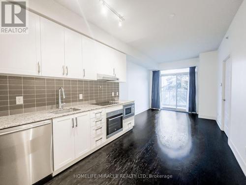 121 - 7 Kenaston Gardens, Toronto, ON - Indoor Photo Showing Kitchen With Upgraded Kitchen