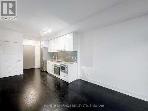 121 - 7 Kenaston Gardens, Toronto, ON - Indoor Photo Showing Kitchen