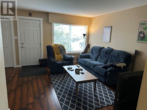 1716 Willowbrook Crescent Unit# 210, Dawson Creek, BC - Indoor Photo Showing Living Room