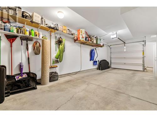 170 Celano Crescent Unit# 21, Kelowna, BC - Indoor Photo Showing Garage