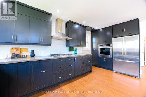 1727 Hollow Oak Terrace, Mississauga, ON - Indoor Photo Showing Kitchen With Stainless Steel Kitchen