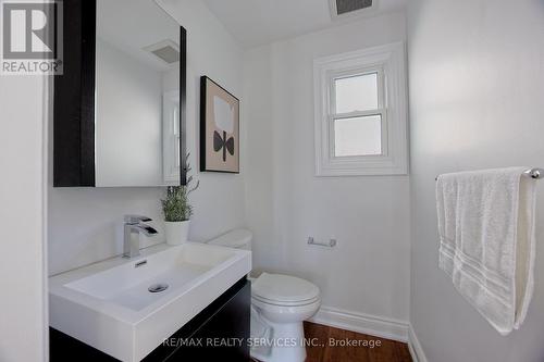 1727 Hollow Oak Terrace, Mississauga, ON - Indoor Photo Showing Bathroom
