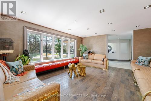 1607 Watersedge Road, Mississauga, ON - Indoor Photo Showing Living Room