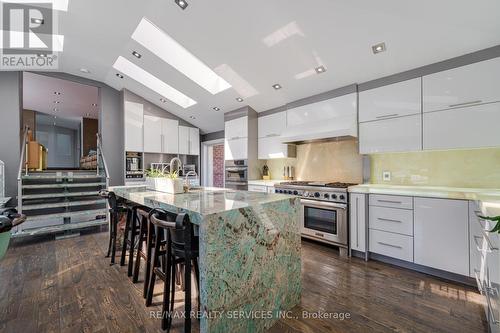 1607 Watersedge Road, Mississauga, ON - Indoor Photo Showing Kitchen With Upgraded Kitchen