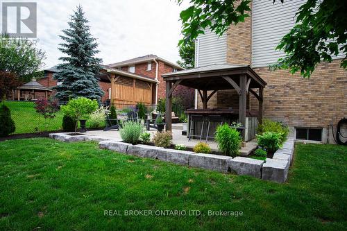 4 Meadowcliff Place, Waterloo, ON - Outdoor