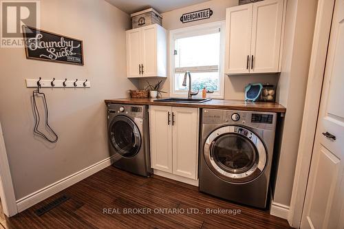 4 Meadowcliff Place, Waterloo, ON - Indoor Photo Showing Laundry Room